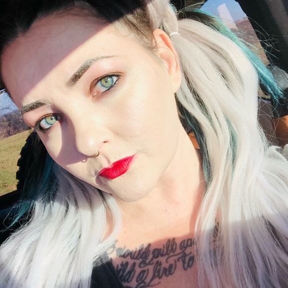 Meet your Posher, Mindy - Picture 1 of 4